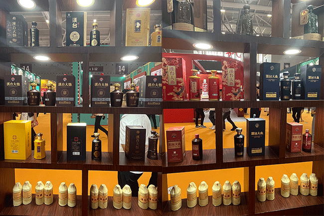 漢臺(tái)大曲酒綻放深圳糖酒會(huì)，實(shí)力醬香引燃現(xiàn)場(chǎng)，酒業(yè)銷售迎熱潮